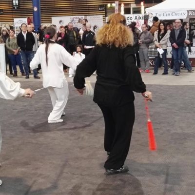 Démonstration Tai Ji Quan épée par l'Académie Tian Long, face à son stand de la Japon Touch de Lyon 2017